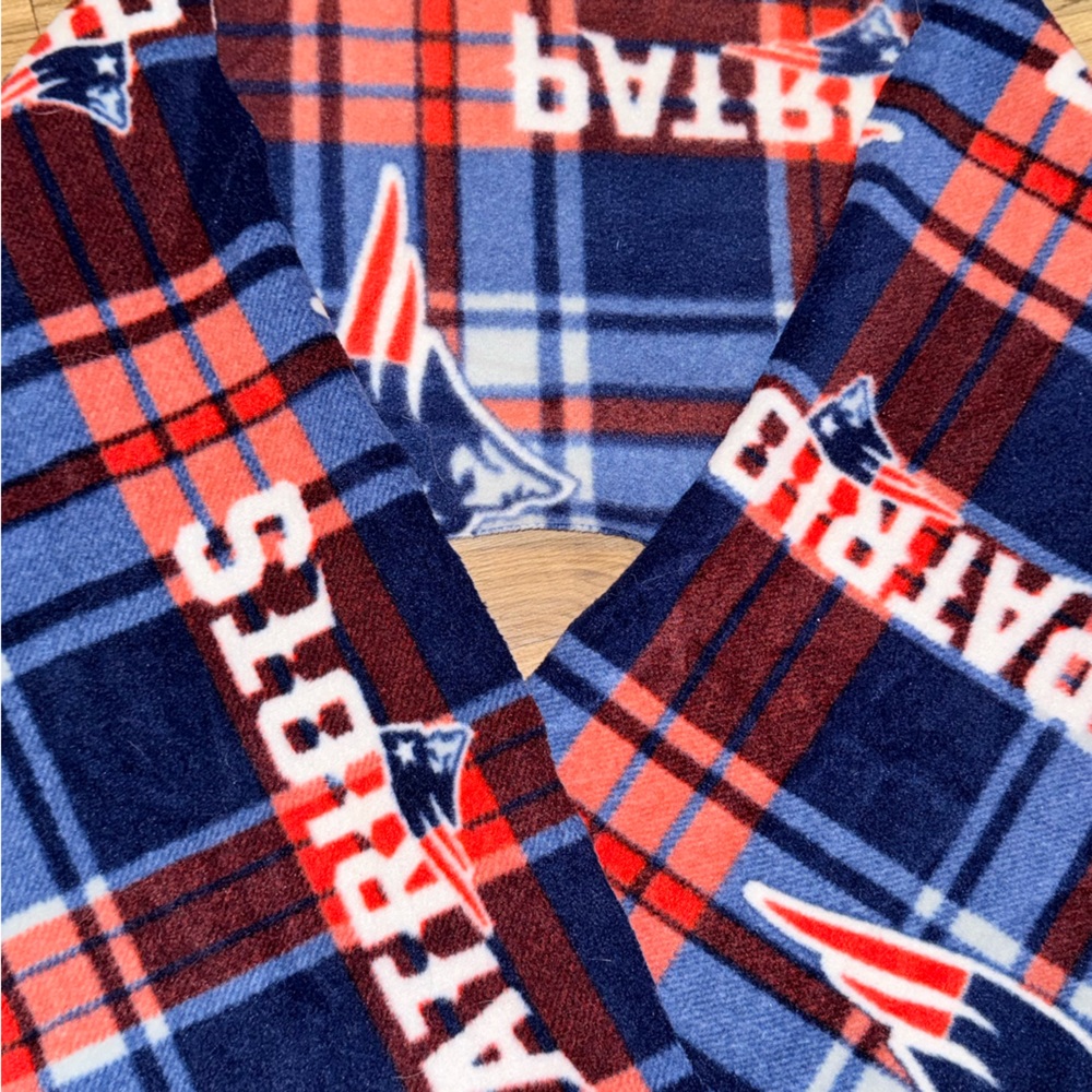 New England Patriots Plaid Fleece Scarf - Picture 4 of 5